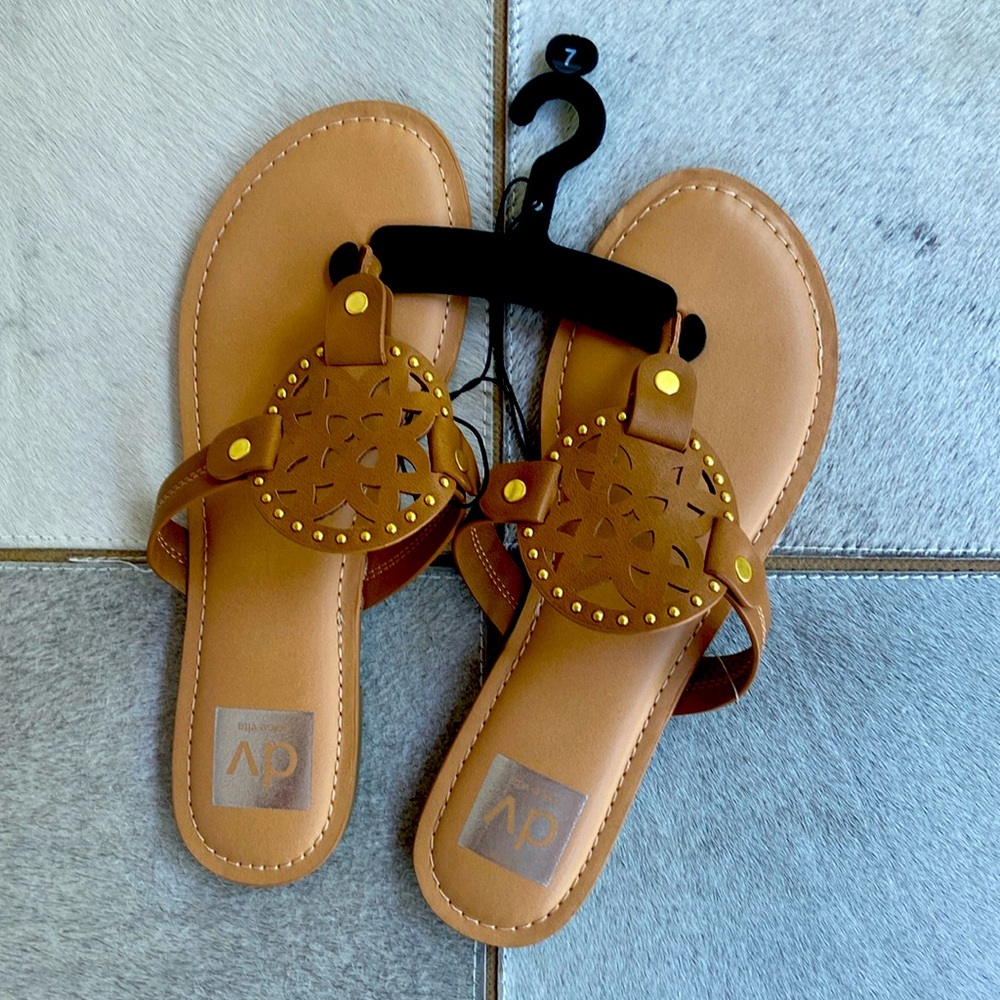 DV Dolce Vita Tan “Goslin” Flip Flops